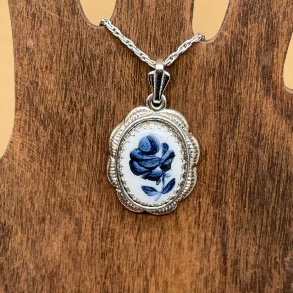 Vintage Whiting & Davis Silver Tone Porcelain Blue Flower Pendant Necklace 19" - Picture 5 of 7